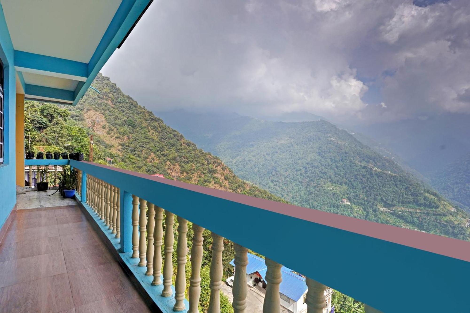 Capital O Basera Resort Padamchen エクステリア 写真